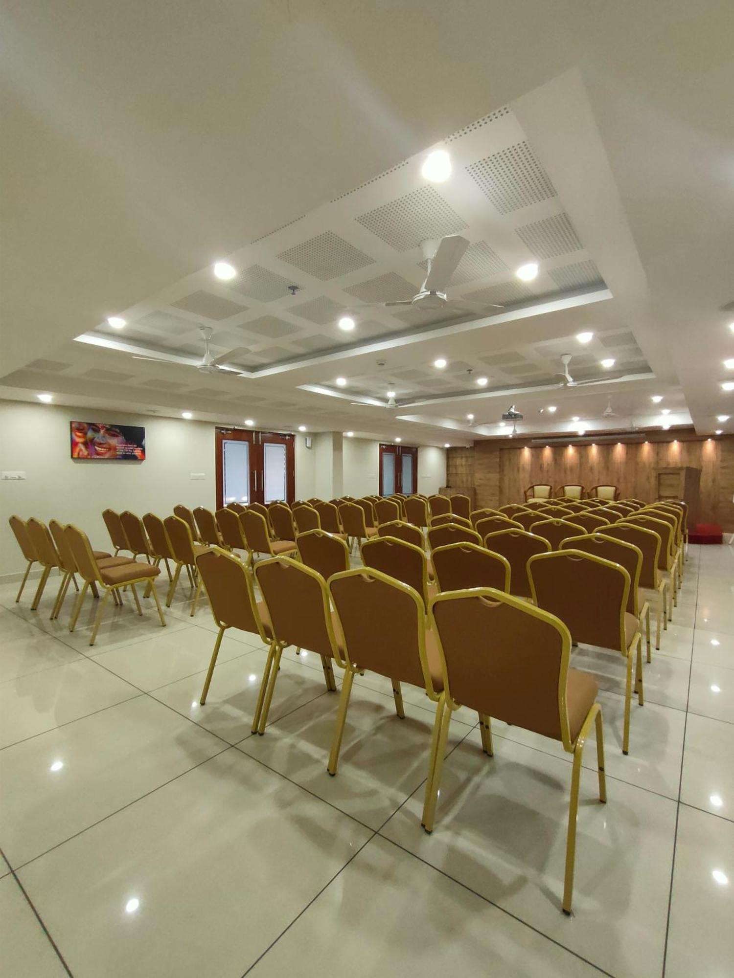 Hotel Lumbini Supreme Thrissur Exterior foto